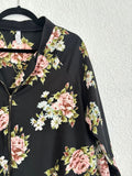 Bomber negra con flores